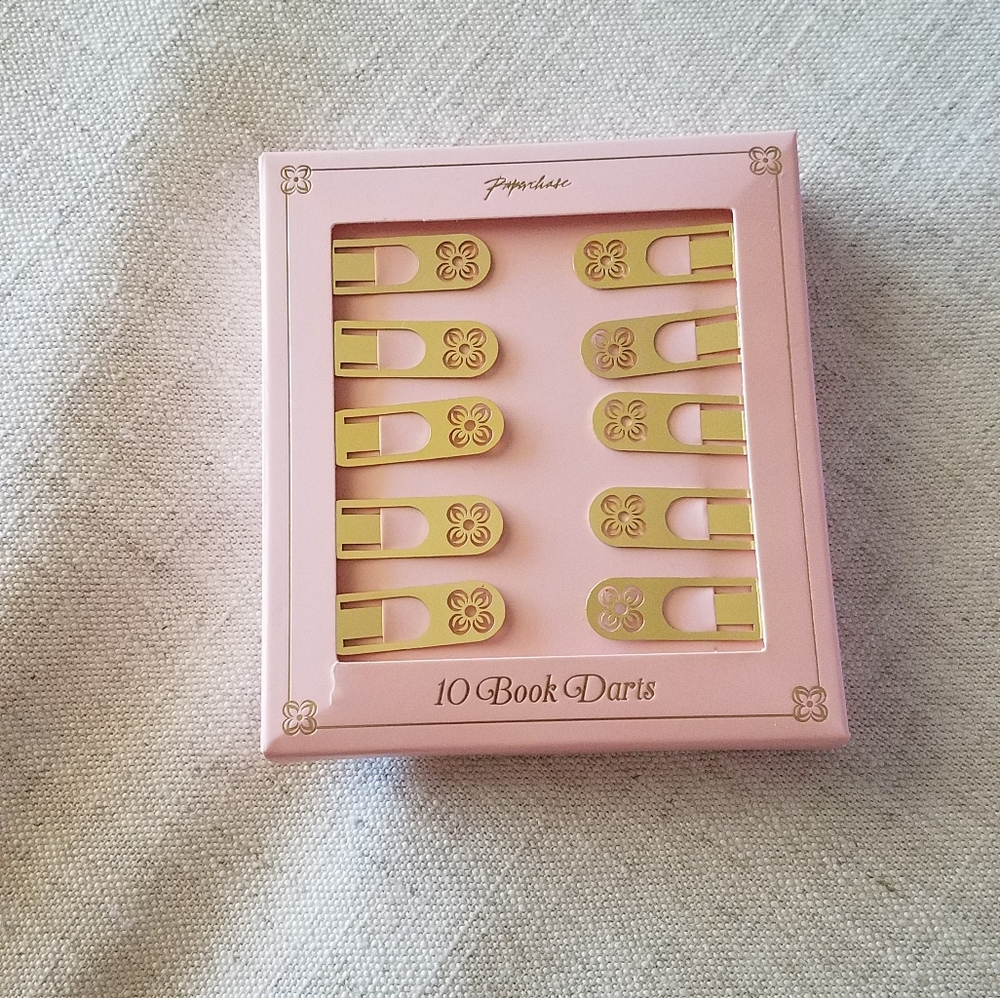 Set of 10 book darts